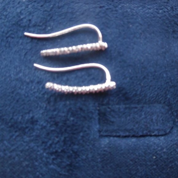 NEW Macy's Wrapped Love Diamonds Whit Gold Crawlers Stud Casual Earrings - Picture 5 of 11